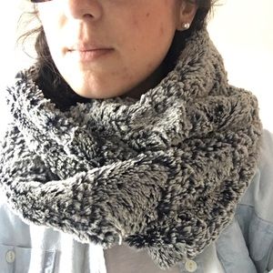 🆕 LOFT Faux Rabbit Fur Infinity Scarf